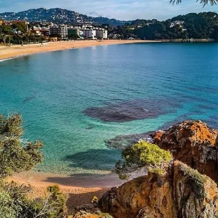 Fenals Beach&chic, Boutique Apartament, Free Parking, Full Equipped Near The