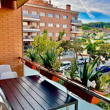 Fenals Beach&chic, Boutique Apartament, Free Parking, Full Equipped Near The *