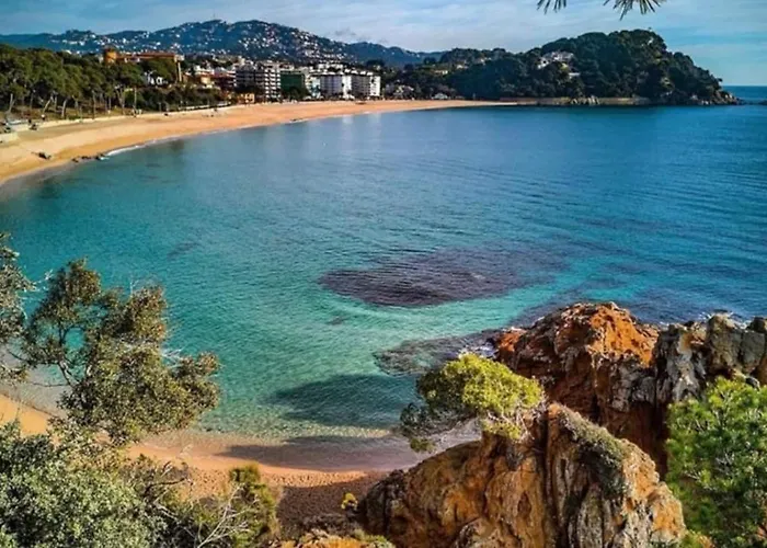 Fenals Beach&chic, Boutique Apartament, Free Parking, Full Equipped Near The