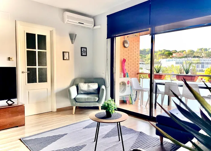 Fenals Beach&chic, Boutique Apartament, Free Parking, Full Equipped Near The Apartament