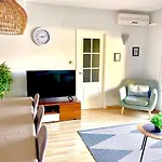 Fenals Beach&chic, Boutique Apartament, Free Parking, Full Equipped Near The Апартаменты