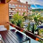 Fenals Beach&chic, Boutique Apartament, Free Parking, Full Equipped Near The *