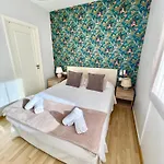 Апартаменты Fenals Beach&chic, Boutique Apartament, Free Parking, Full Equipped Near The