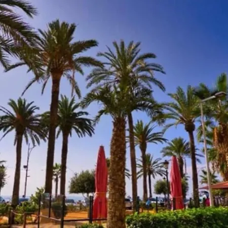 Apartman Fenals Beach&chic, Boutique Apartament, Free Parking, Full Equipped Near The