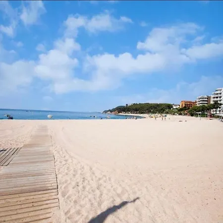 Apartman Fenals Beach&chic, Boutique Apartament, Free Parking, Full Equipped Near The