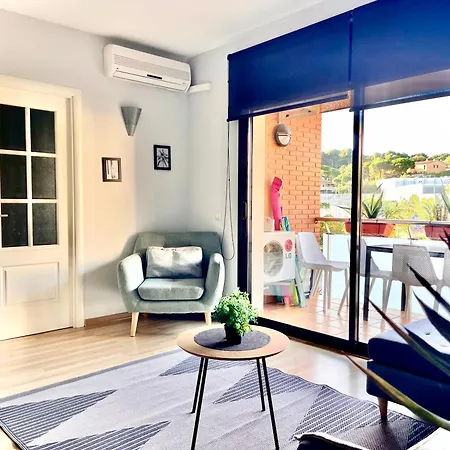 Fenals Beach&chic, Boutique Apartament, Free Parking, Full Equipped Near The Апартаменты