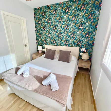 Apartman Fenals Beach&chic, Boutique Apartament, Free Parking, Full Equipped Near The